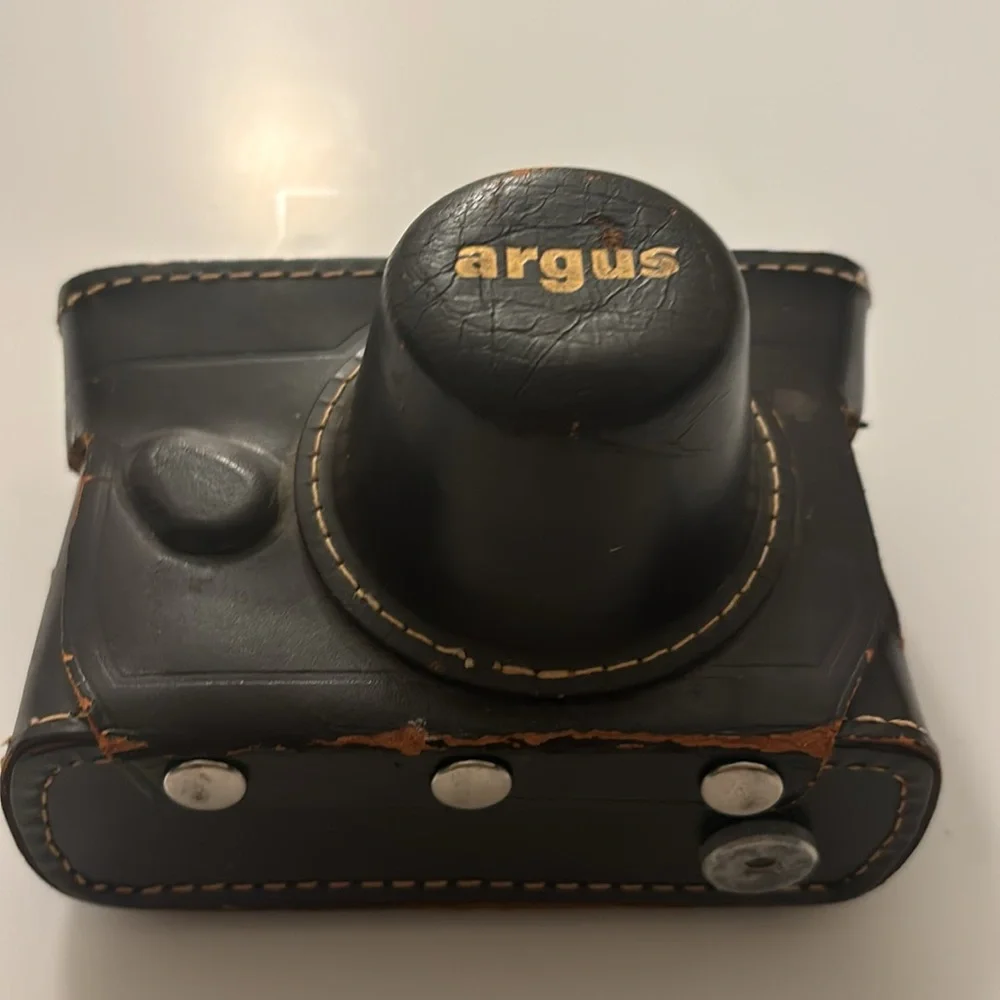 Vintage Argus 35mm Camera & Leather Case(Pre-Owned)Untested-case Fair Condition